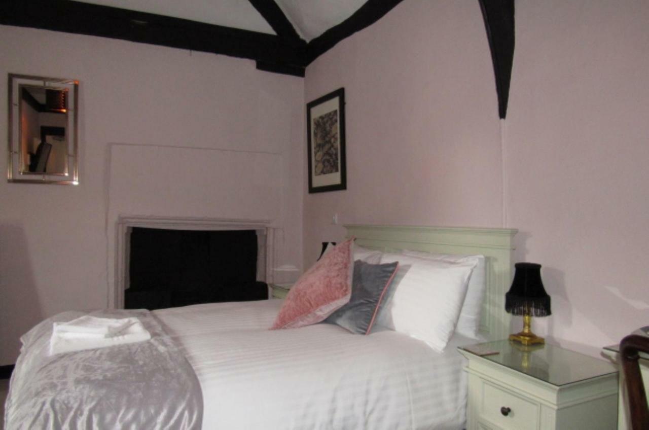 The Old Vicarage Hotel & Restaurant Μπριτζγουότερ Εξωτερικό φωτογραφία A bedroom at the Old Mill
